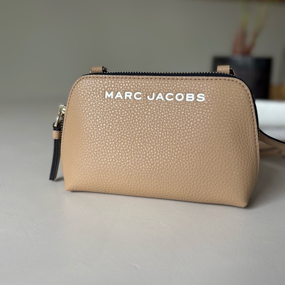 Marc Jacobs Handbags - Marc Jacobs Tan Pebbled Leather Crossbody